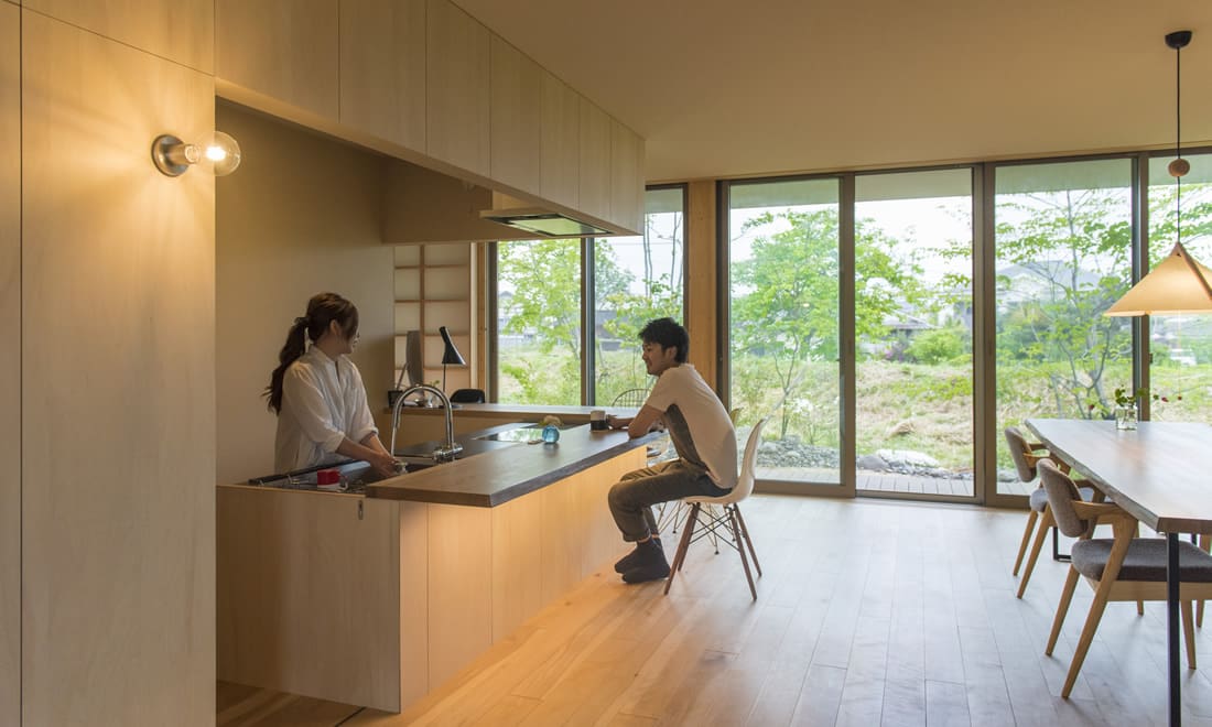 自然の光と風を取り込み、ゆるやかな時間の流れるダイニング